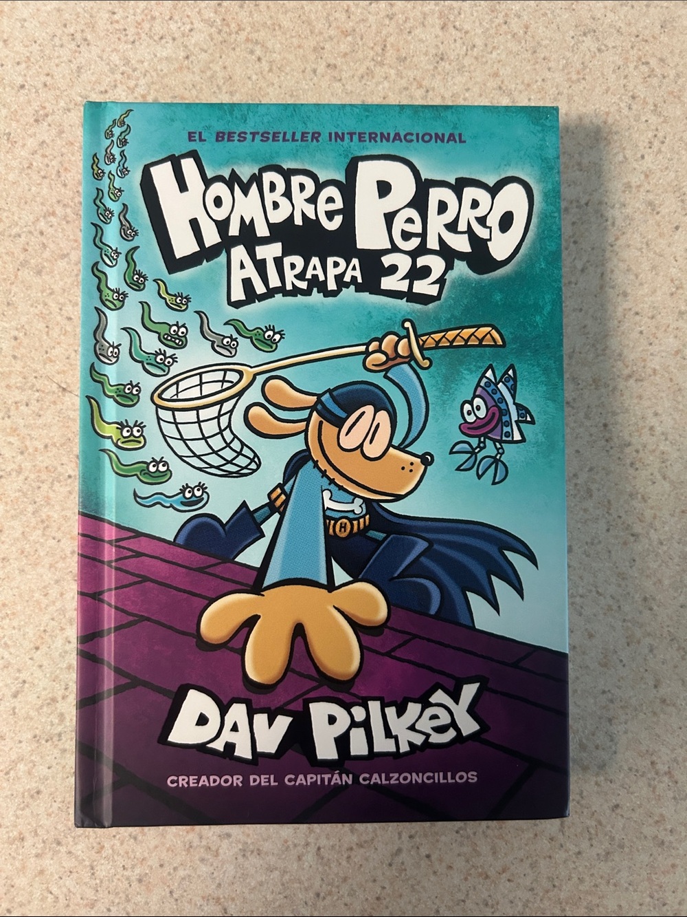 Scholastic Hombre Perro Atrapa 22 – Teal and Purple Comic Cover